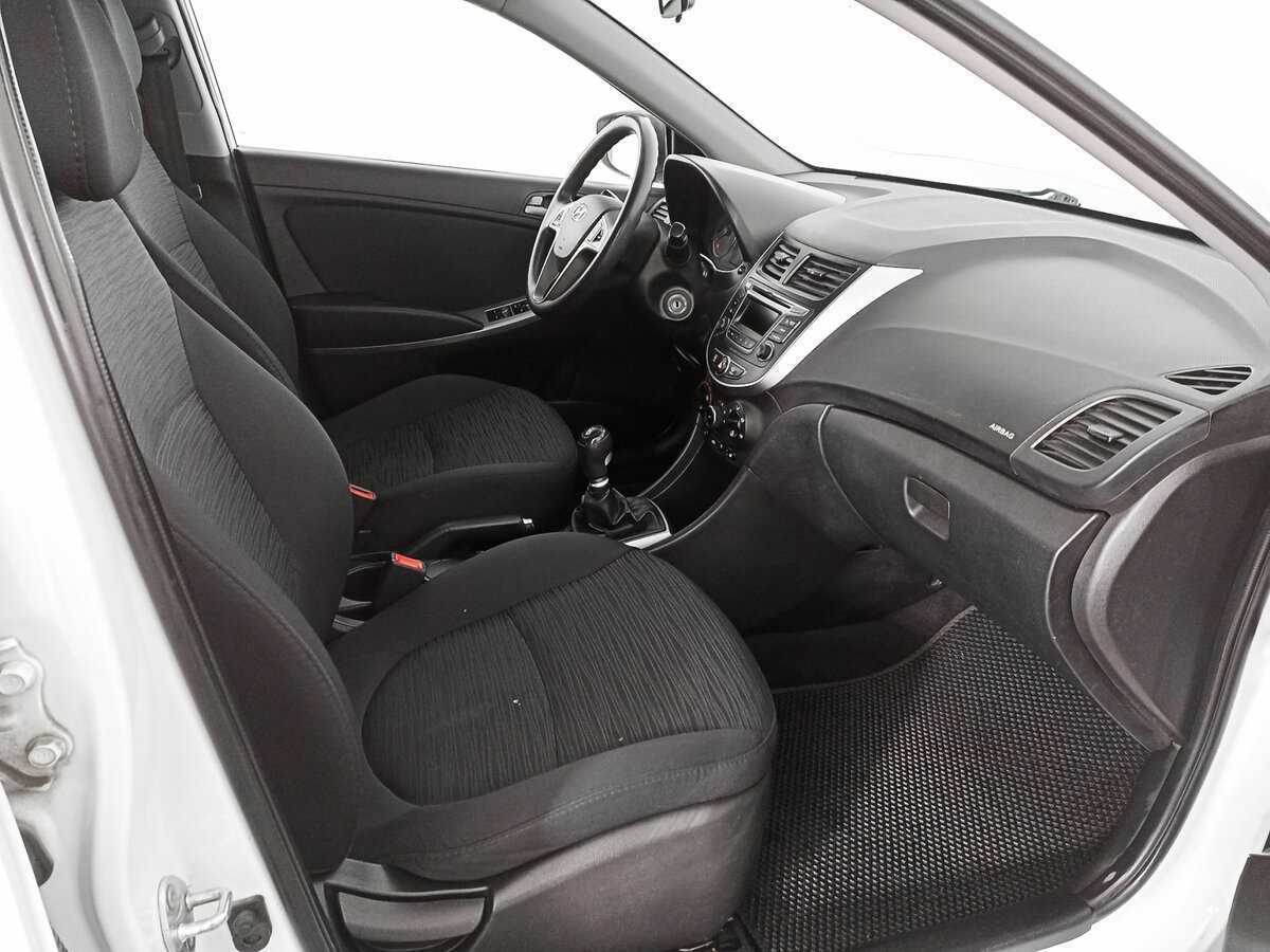 Купить Hyundai Solaris с пробегом. Фото: #8