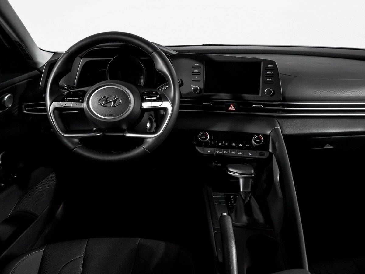 Купить Hyundai Elantra с пробегом. Фото: #11