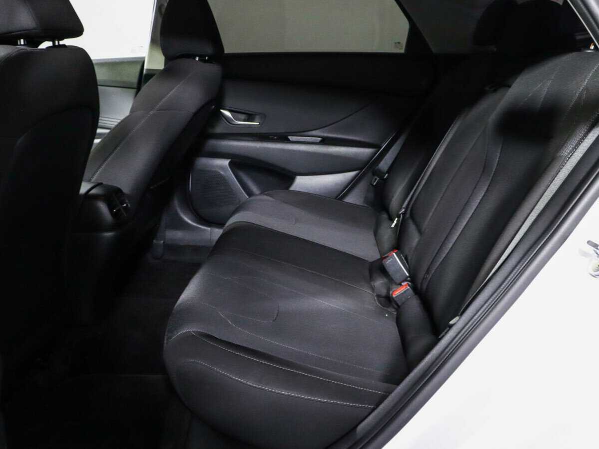 Купить Hyundai Elantra с пробегом. Фото: #9