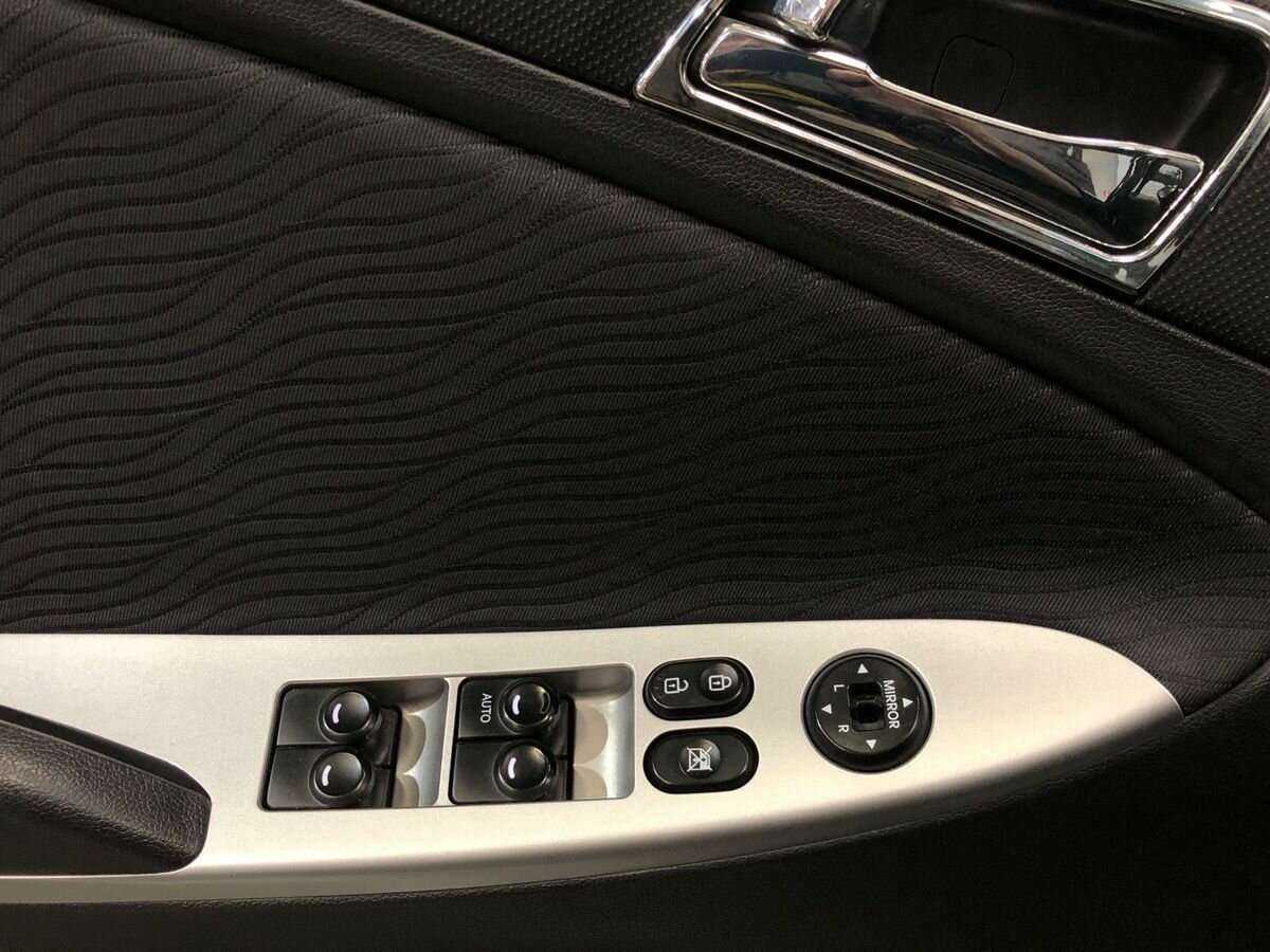 Купить Hyundai Solaris с пробегом. Фото: #15