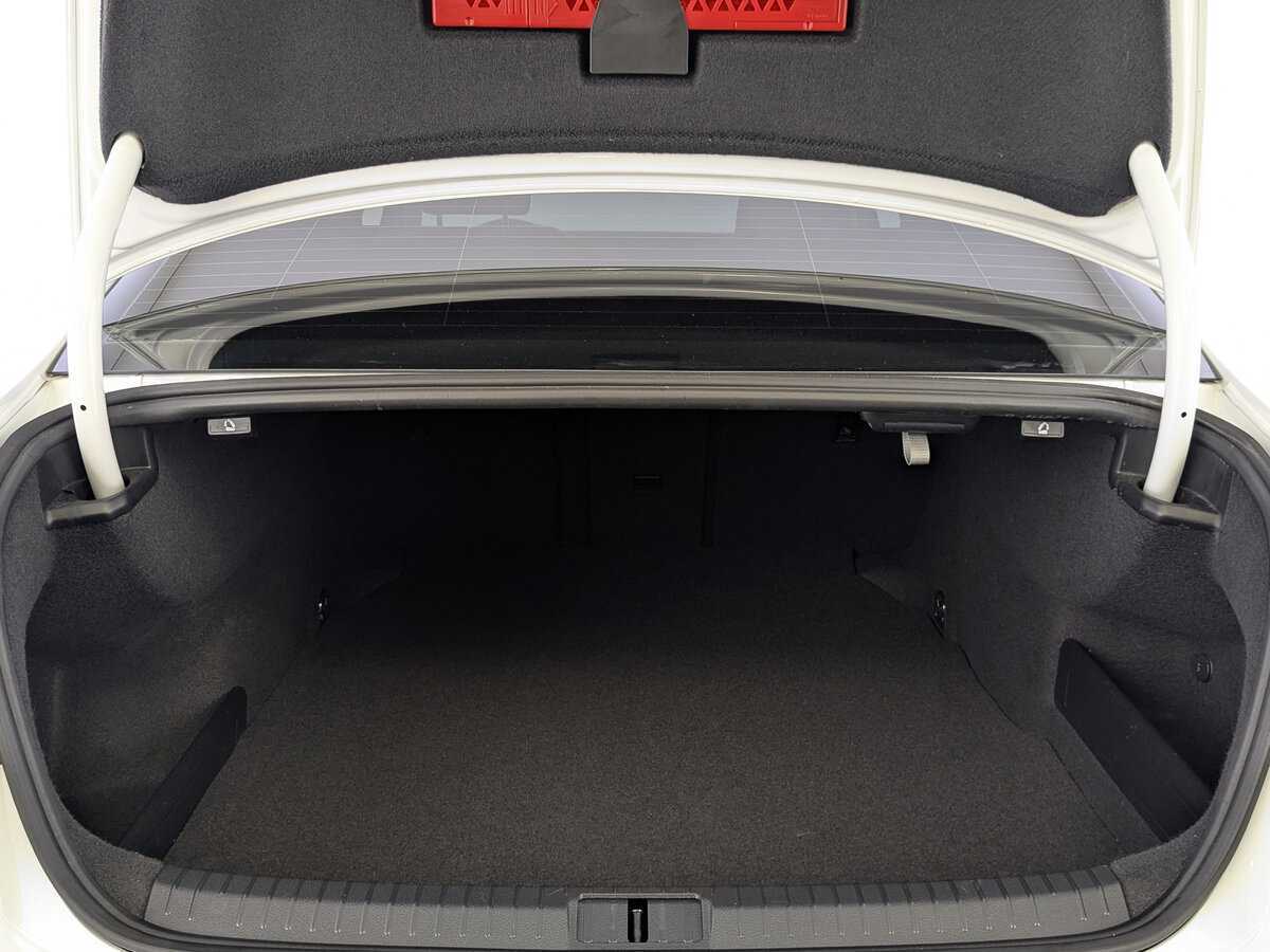 Купить Volkswagen Passat с пробегом. Фото: #9