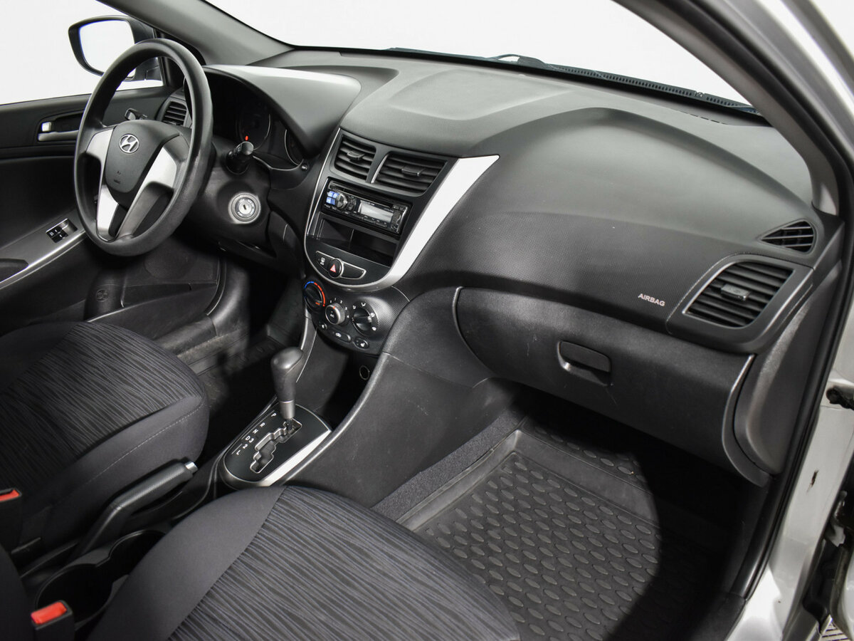 Купить Hyundai Solaris с пробегом. Фото: #11