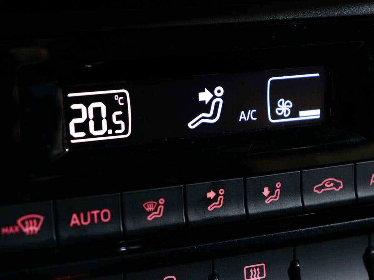 Купить Volkswagen Polo с пробегом. Фото: #17