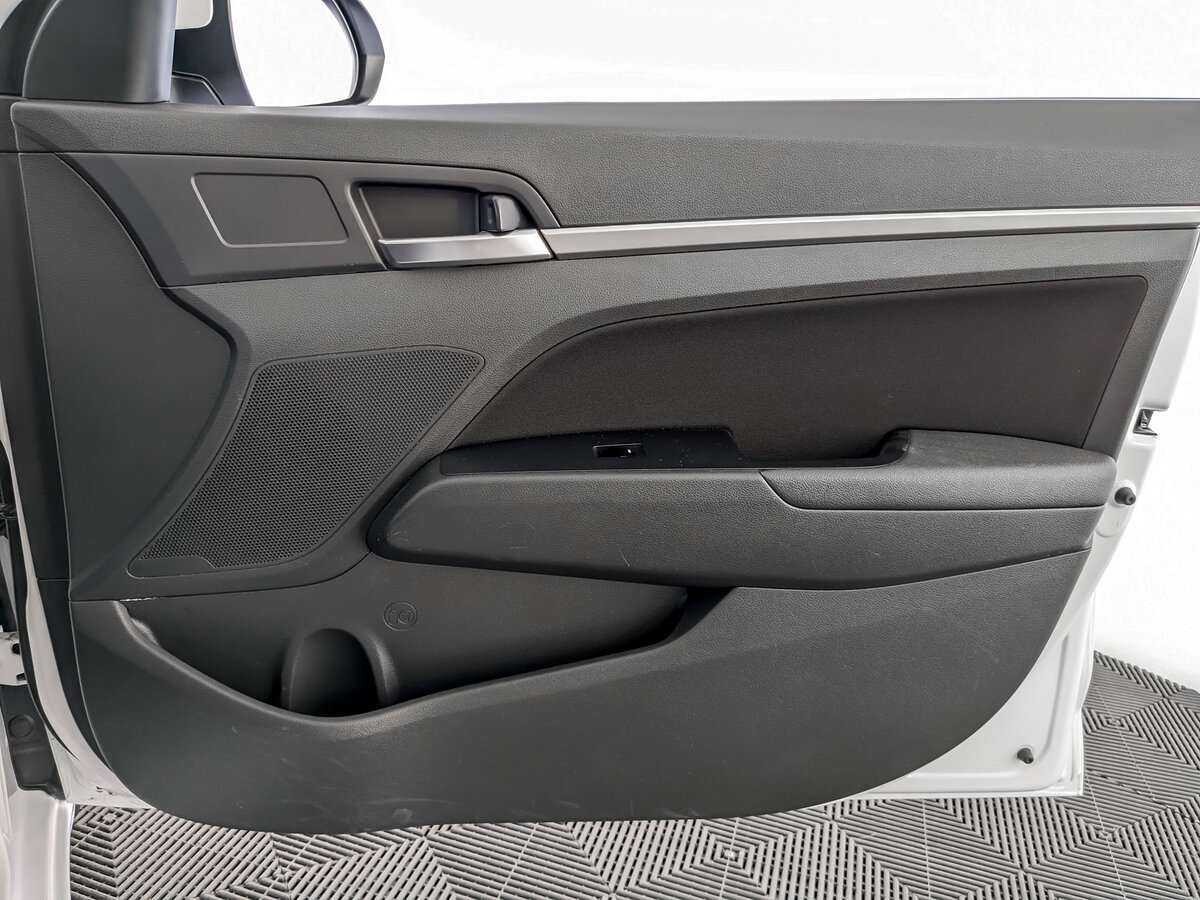 Купить Hyundai Elantra с пробегом. Фото: #19