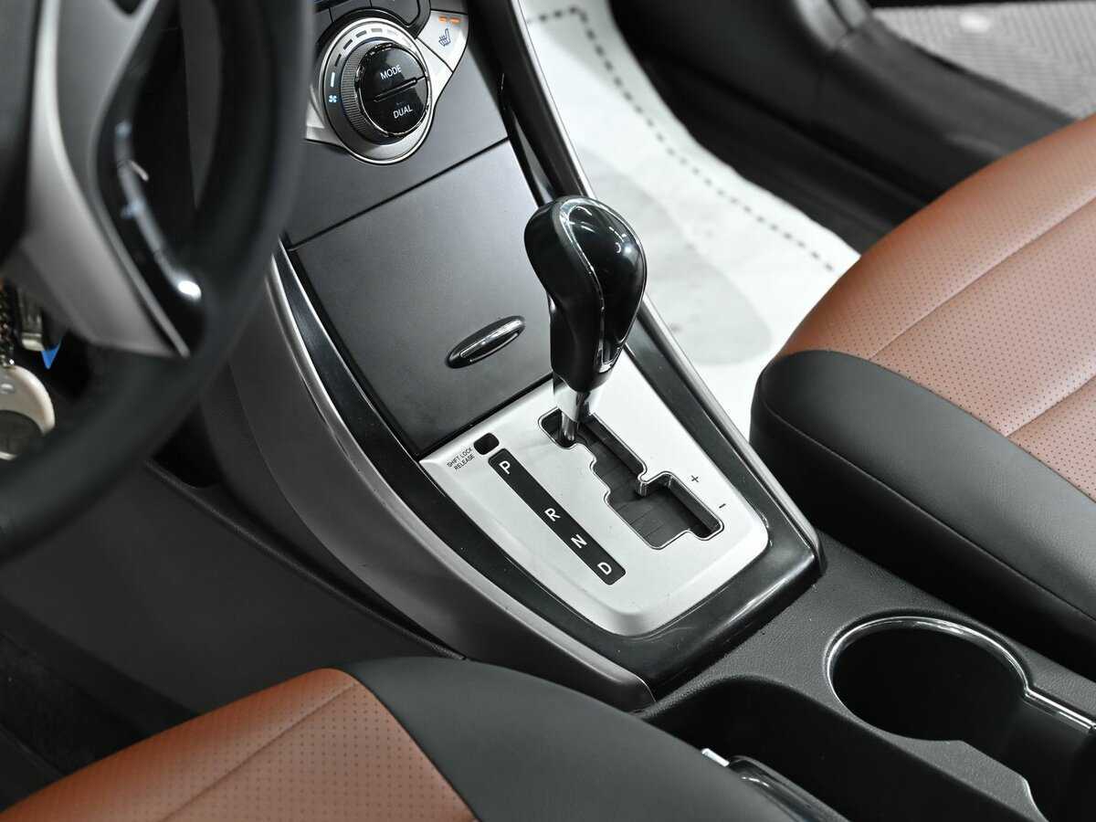 Купить Hyundai Elantra с пробегом. Фото: #9