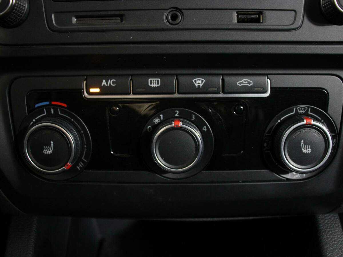 Купить Volkswagen Jetta с пробегом. Фото: #15