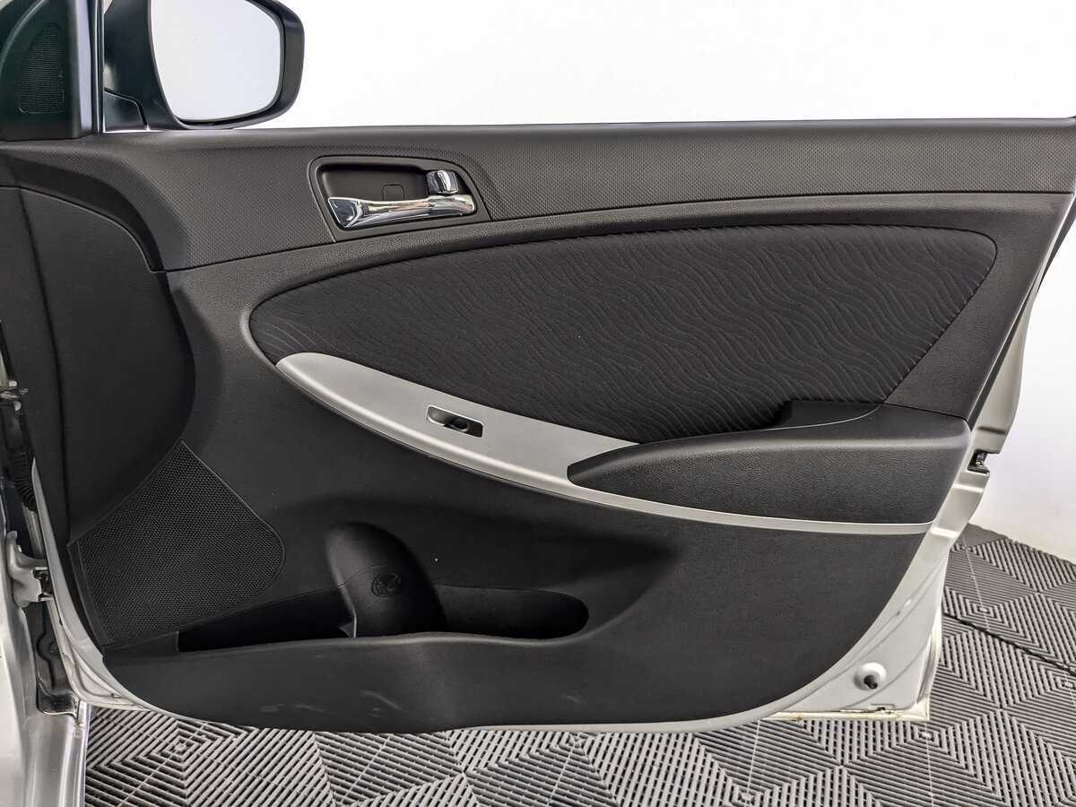 Купить Hyundai Solaris с пробегом. Фото: #20