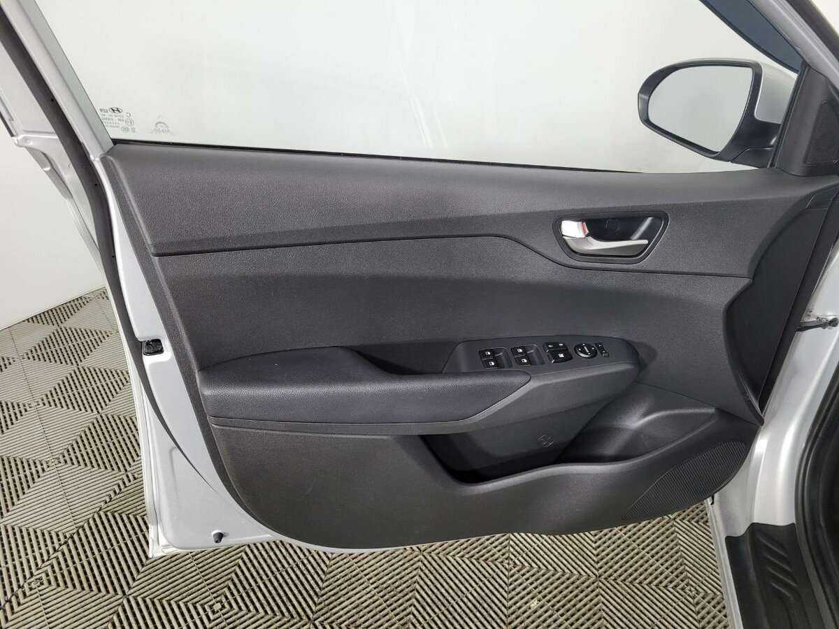 Купить Hyundai Solaris с пробегом. Фото: #7