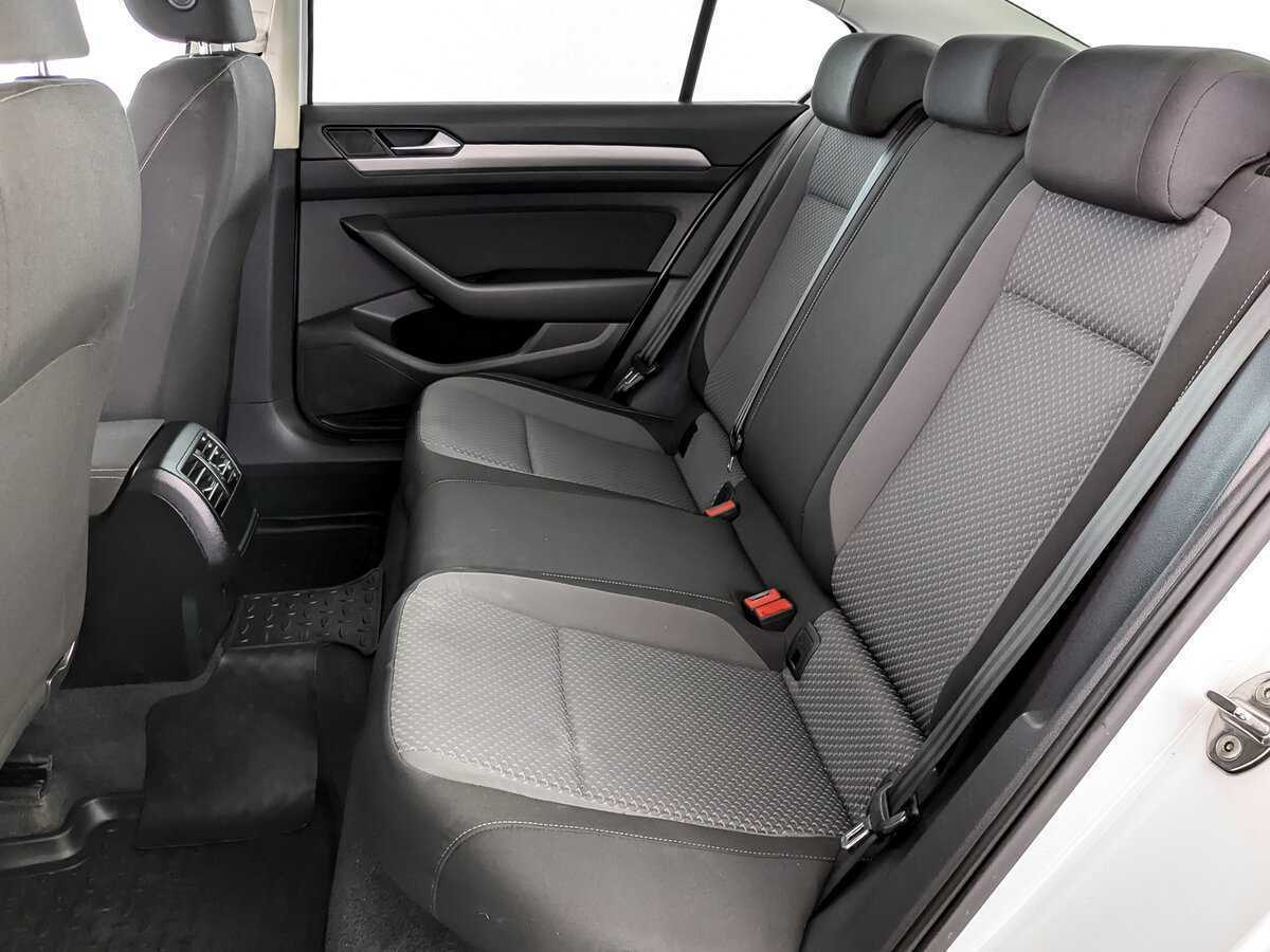 Купить Volkswagen Passat с пробегом. Фото: #11