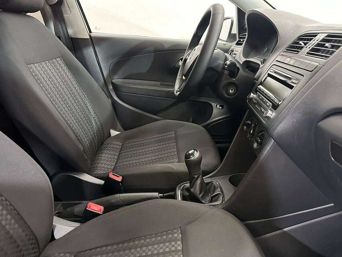 Купить Volkswagen Polo с пробегом. Фото: #8