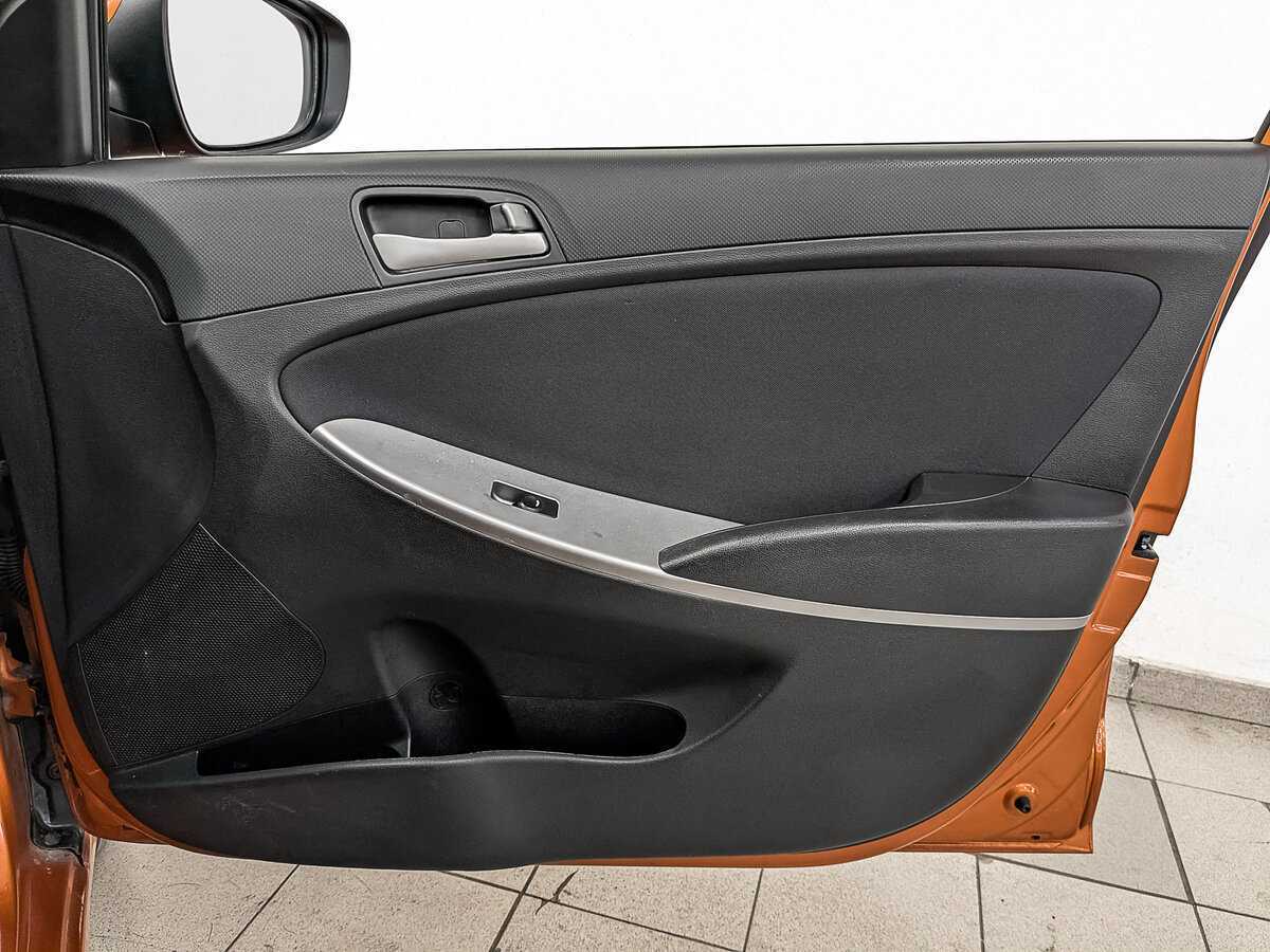 Купить Hyundai Solaris с пробегом. Фото: #21