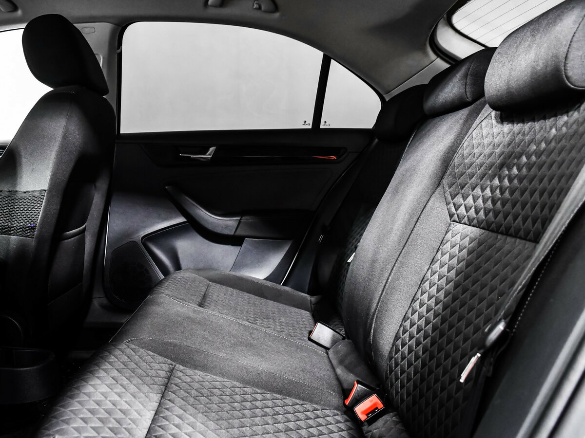 Купить Skoda Rapid с пробегом. Фото: #9