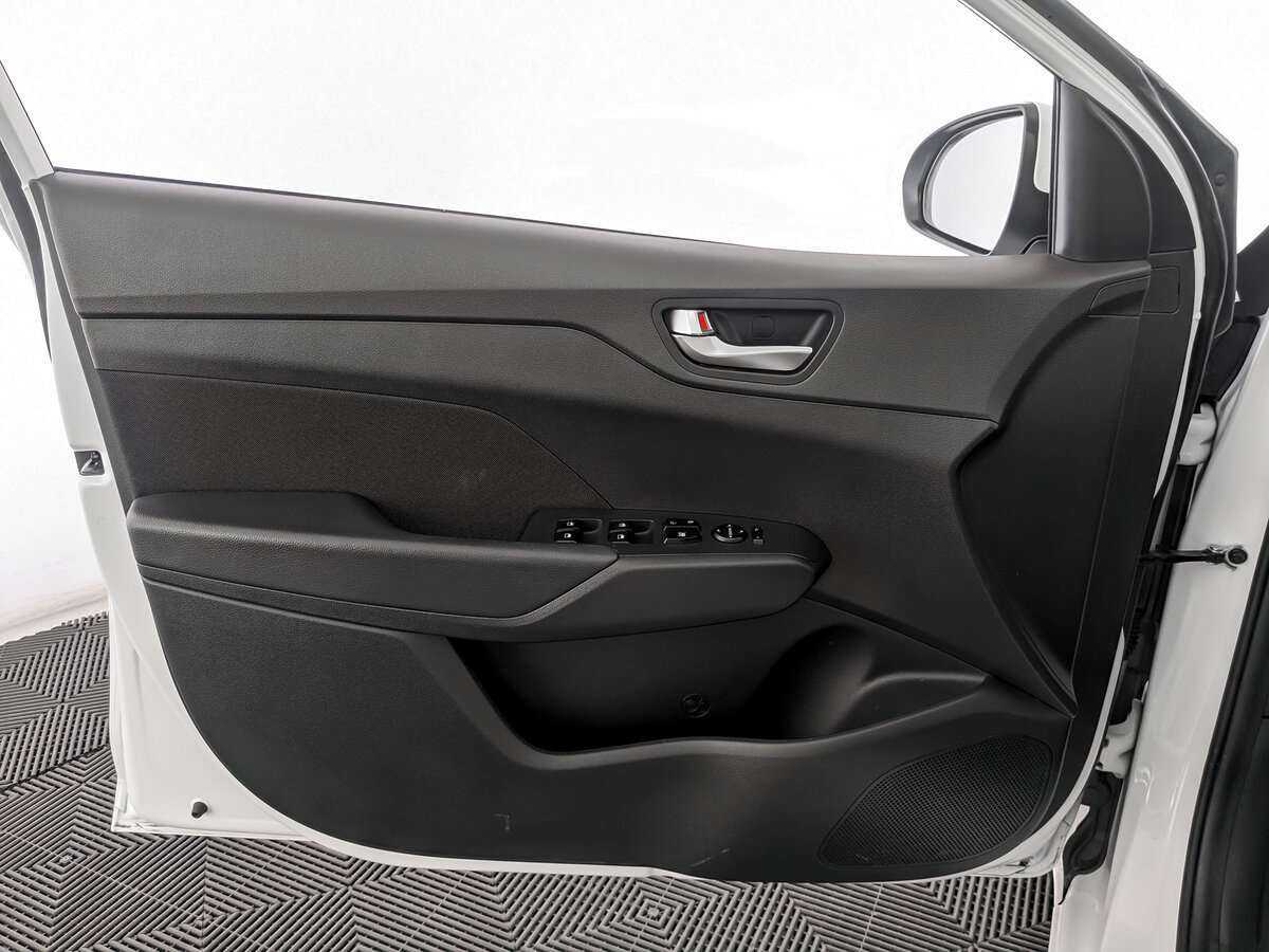 Купить Hyundai Solaris с пробегом. Фото: #18