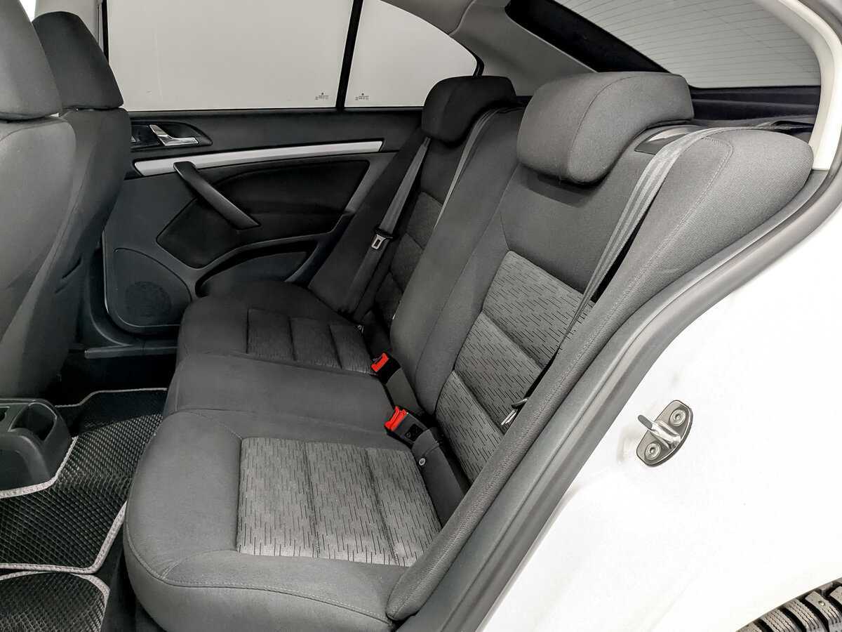 Купить Skoda Octavia с пробегом. Фото: #11