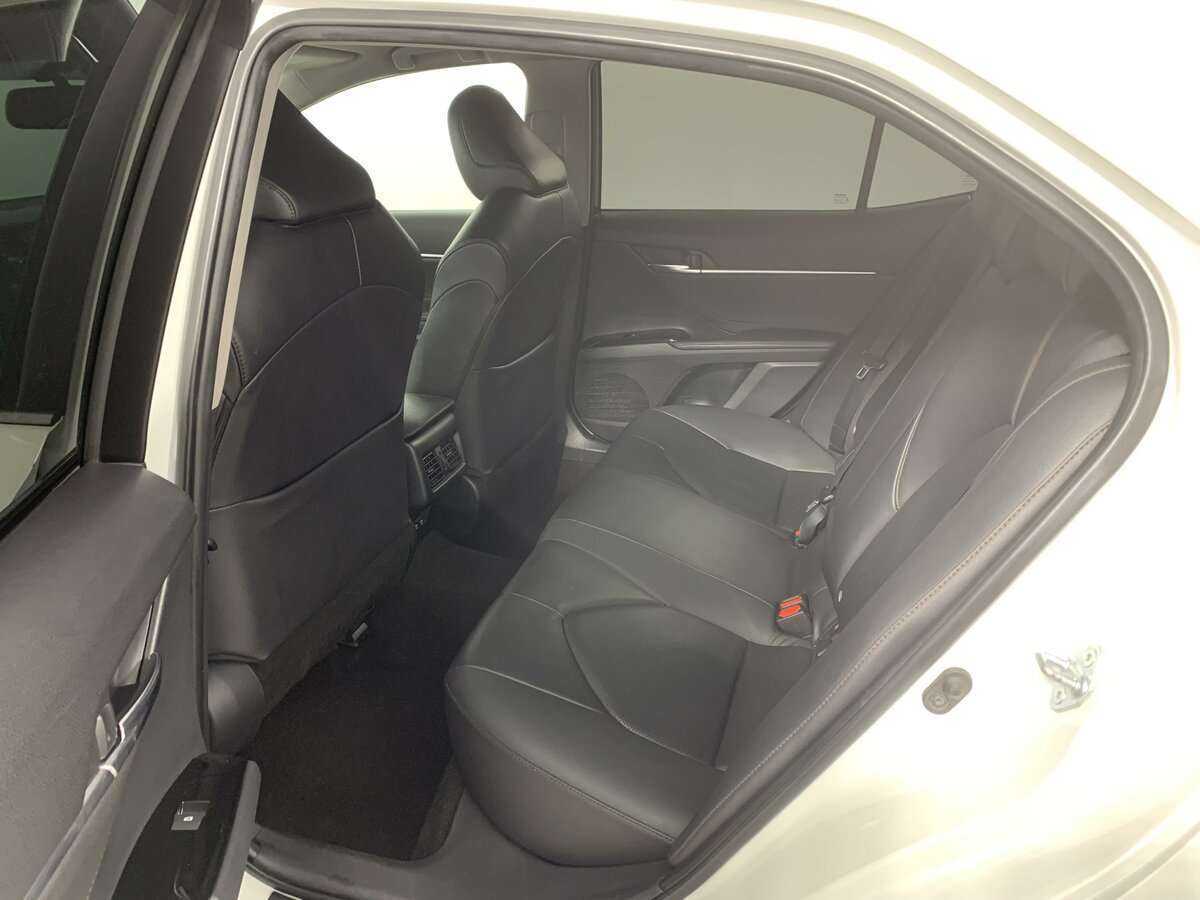 Купить Toyota Camry с пробегом. Фото: #9