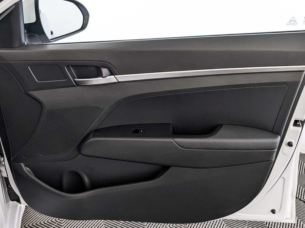 Купить Hyundai Elantra с пробегом. Фото: #24