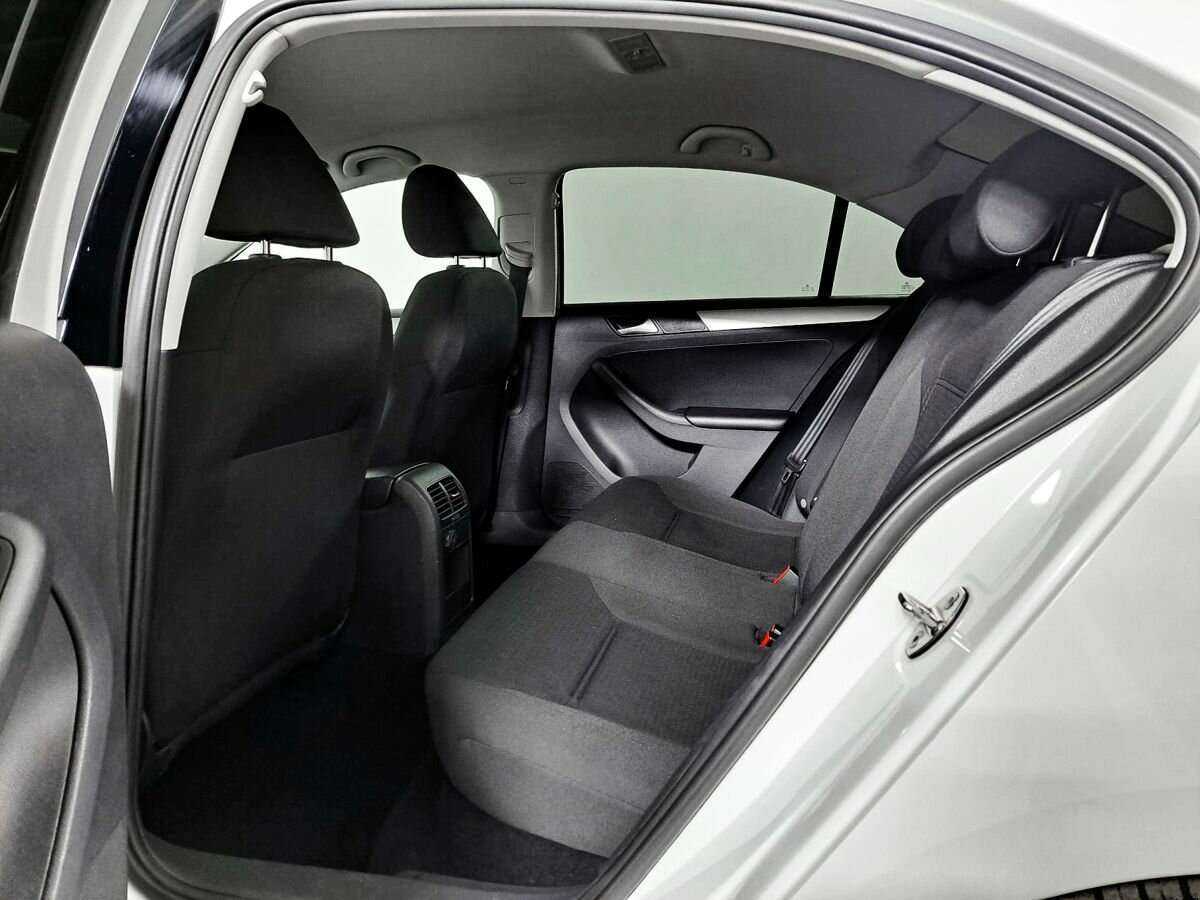 Купить Volkswagen Jetta с пробегом. Фото: #8
