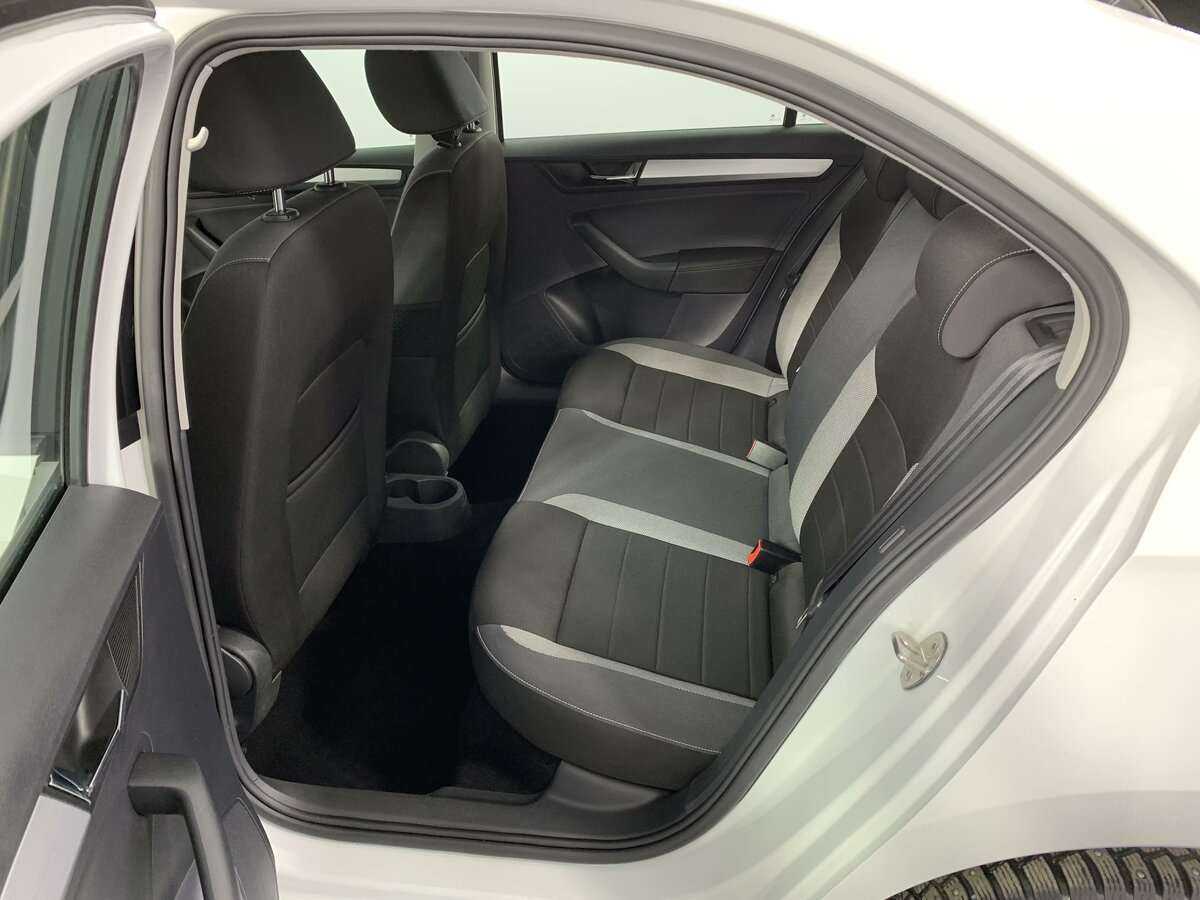 Купить Skoda Rapid с пробегом. Фото: #9