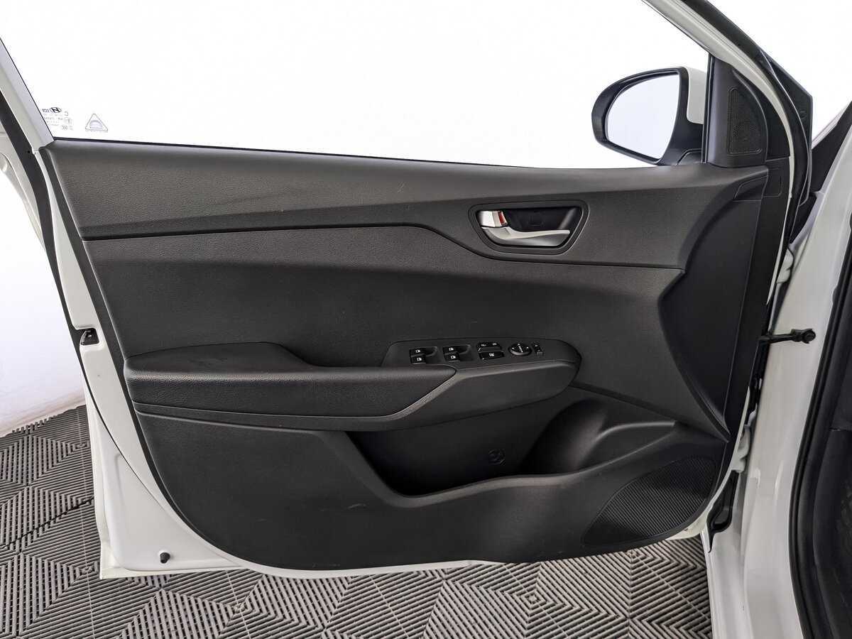 Купить Hyundai Solaris с пробегом. Фото: #16