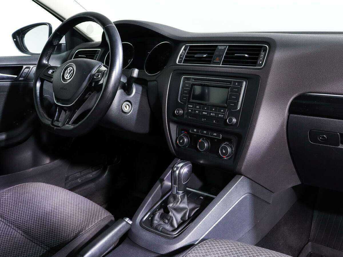 Купить Volkswagen Jetta с пробегом. Фото: #7