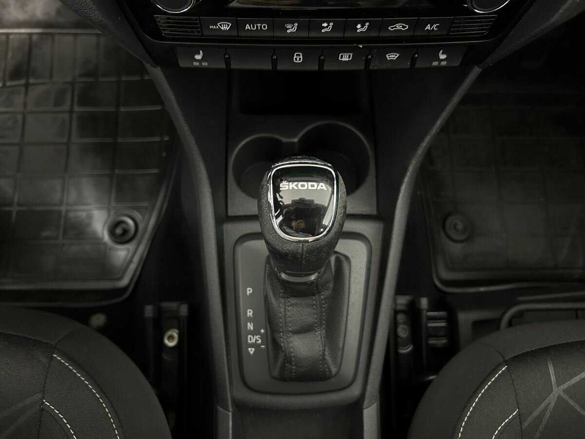 Купить Skoda Rapid с пробегом. Фото: #12