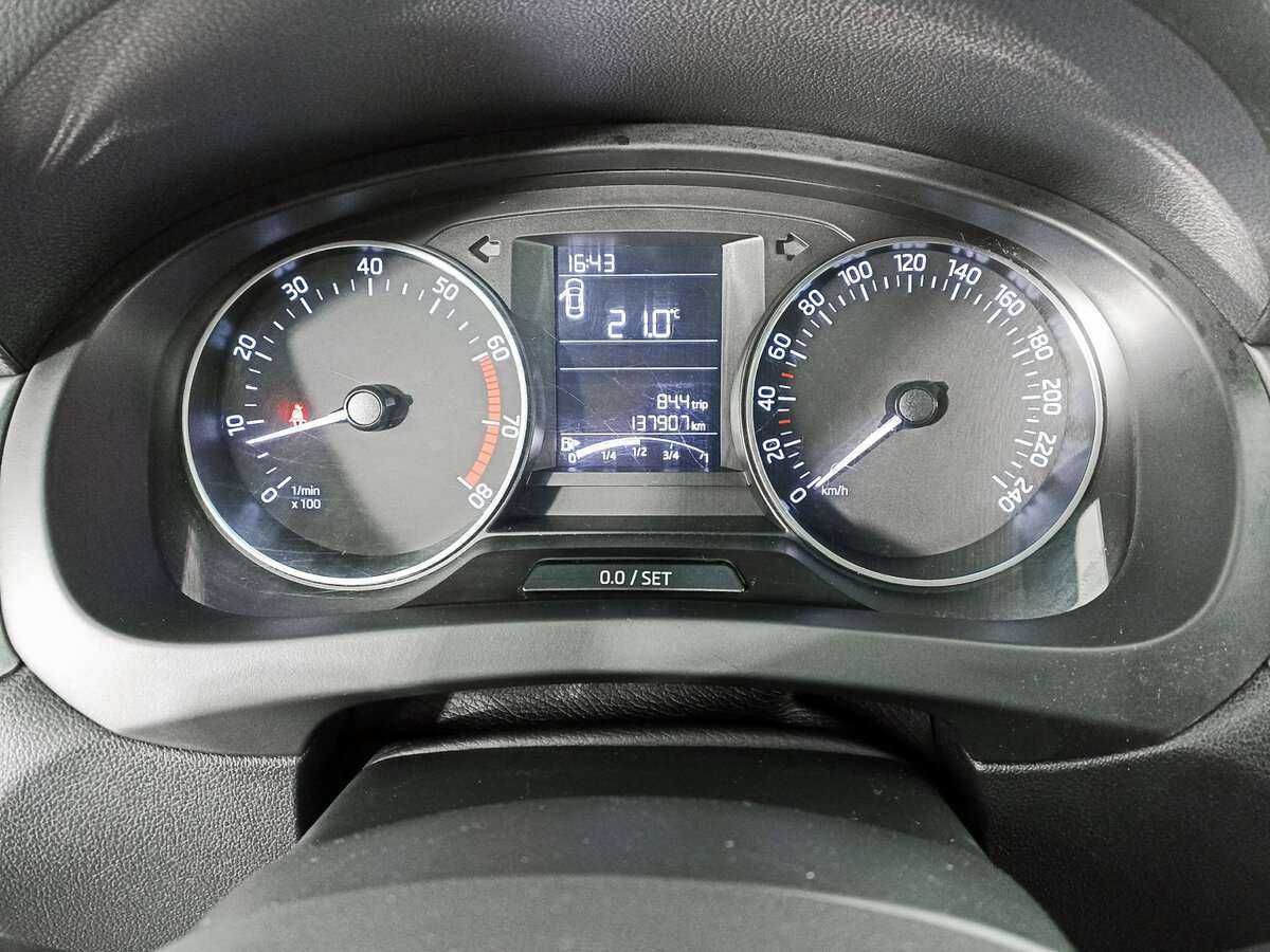 Купить Skoda Rapid с пробегом. Фото: #9