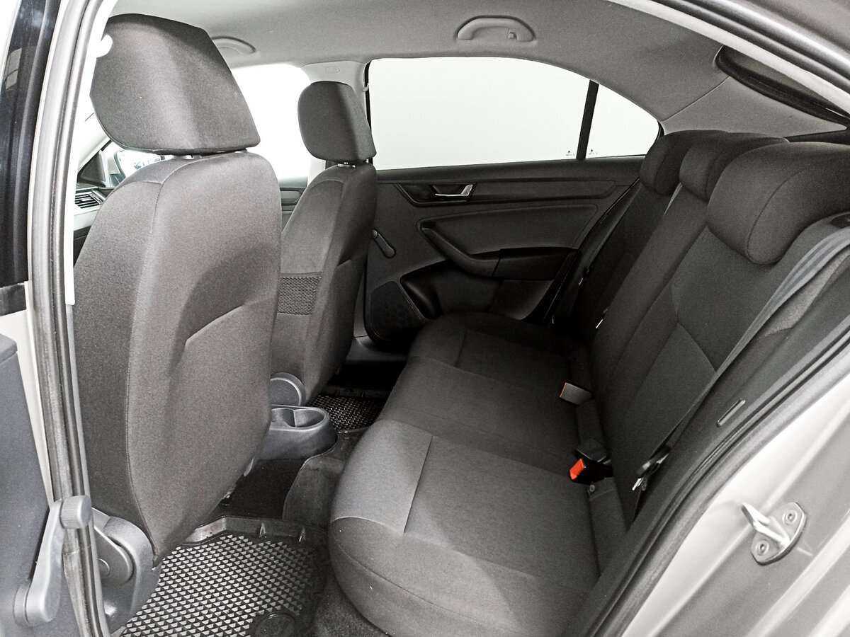 Купить Skoda Rapid с пробегом. Фото: #9