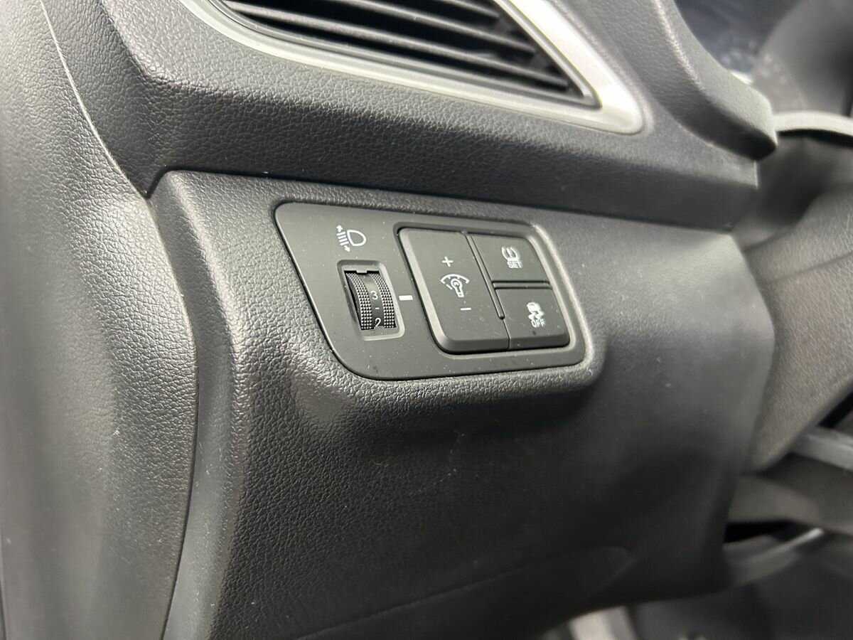 Купить Hyundai Solaris с пробегом. Фото: #8