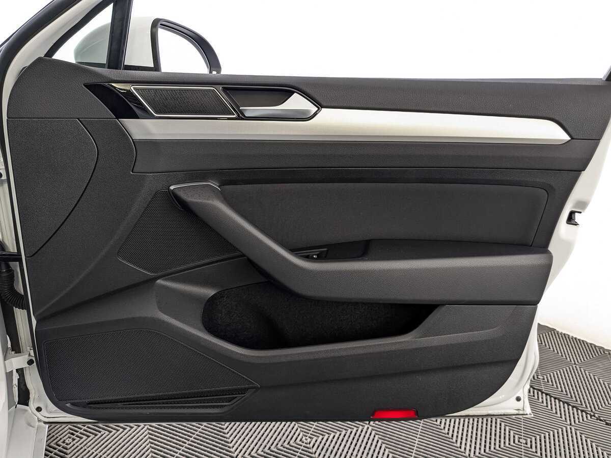 Купить Volkswagen Passat с пробегом. Фото: #24