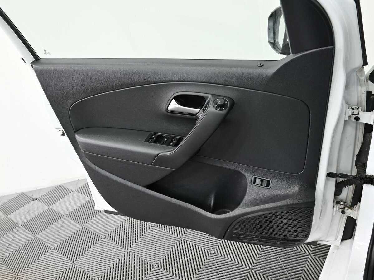 Купить Volkswagen Polo с пробегом. Фото: #11