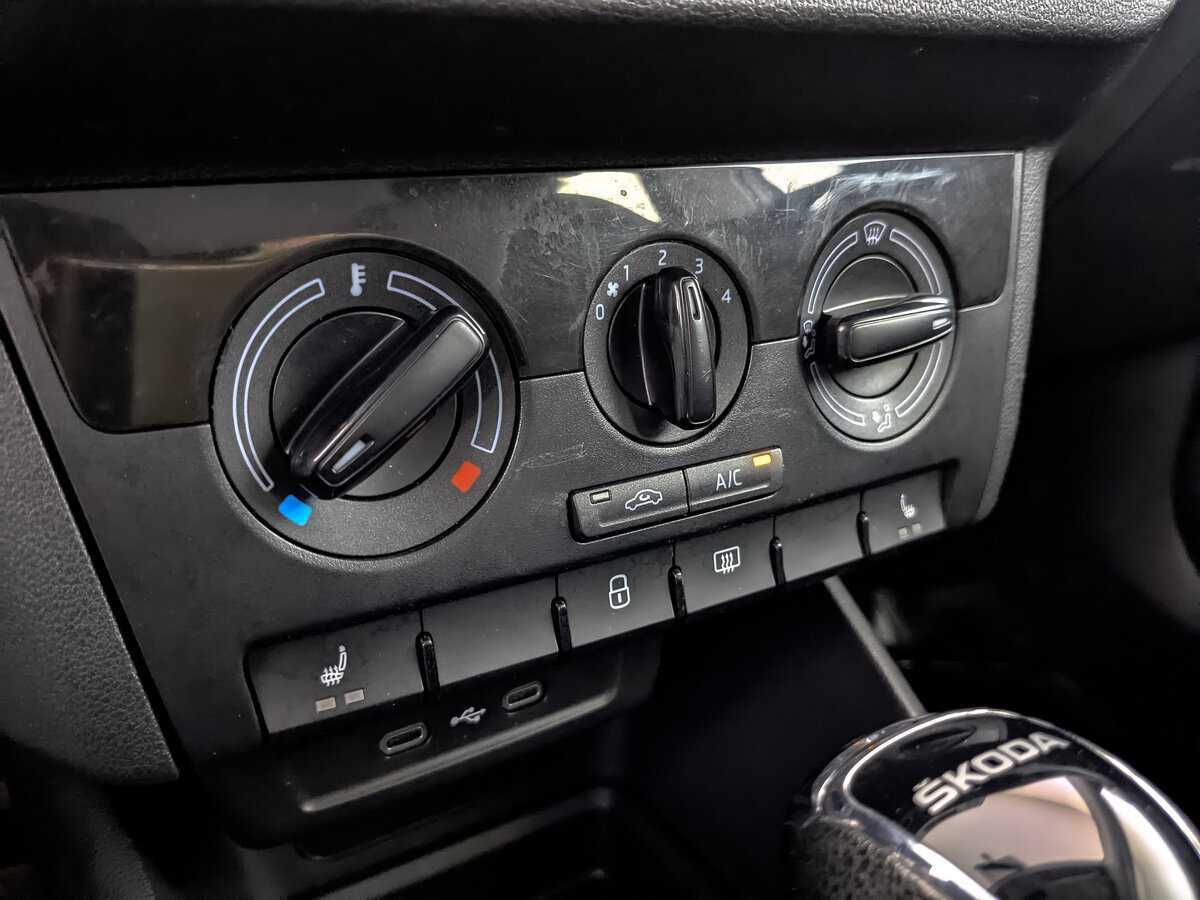 Купить Skoda Rapid с пробегом. Фото: #21