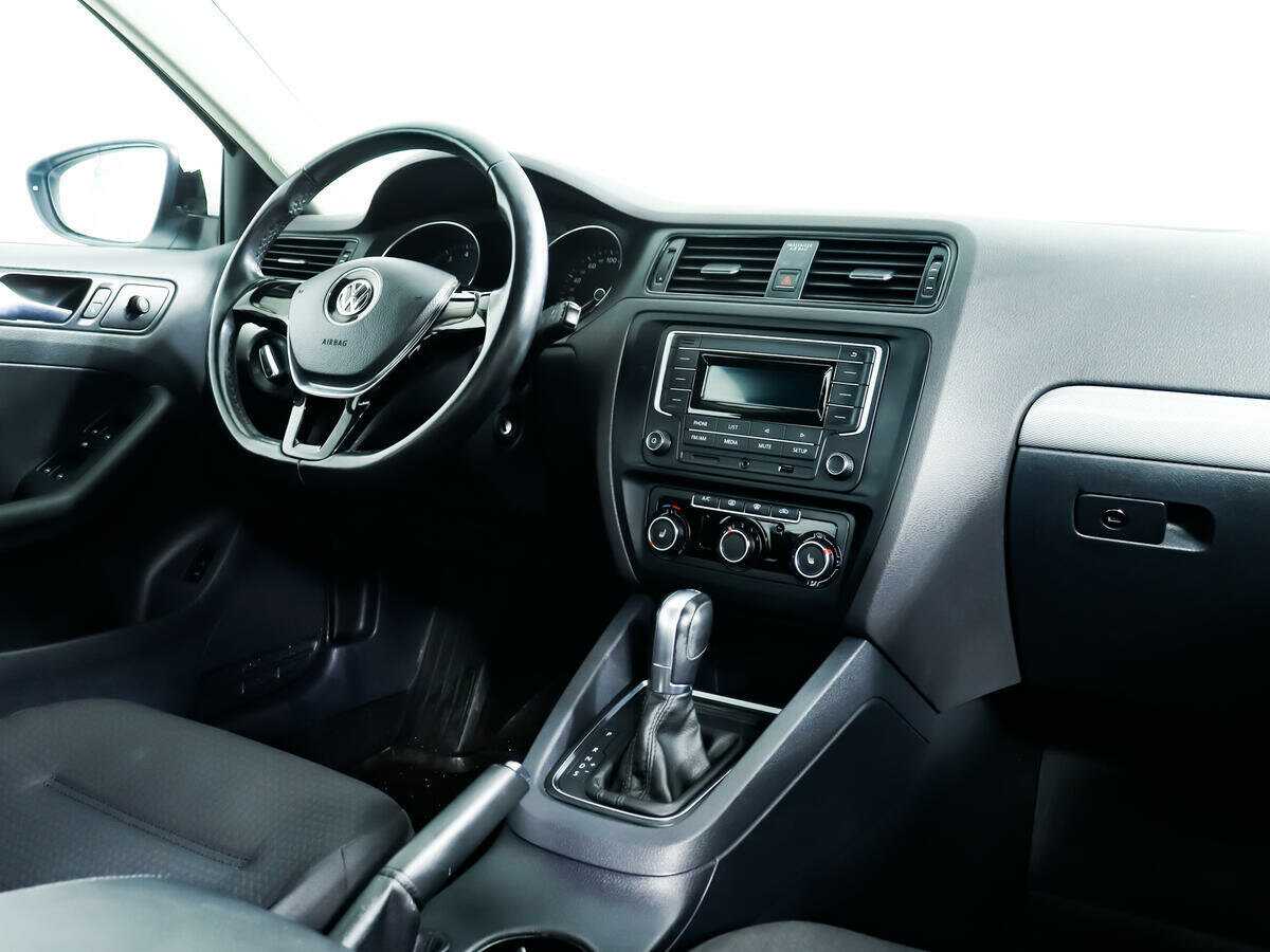 Купить Volkswagen Jetta с пробегом. Фото: #6