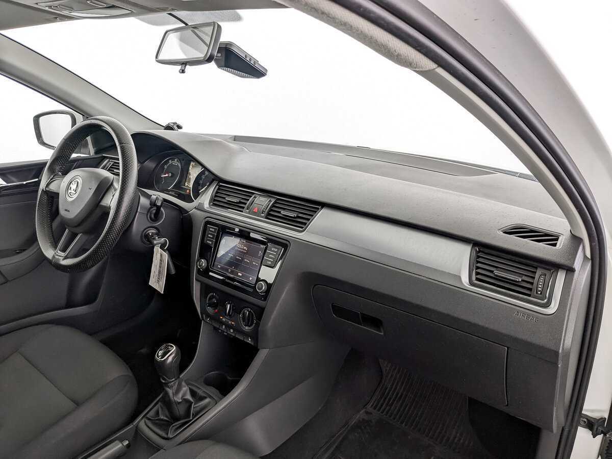 Купить Skoda Rapid с пробегом. Фото: #10