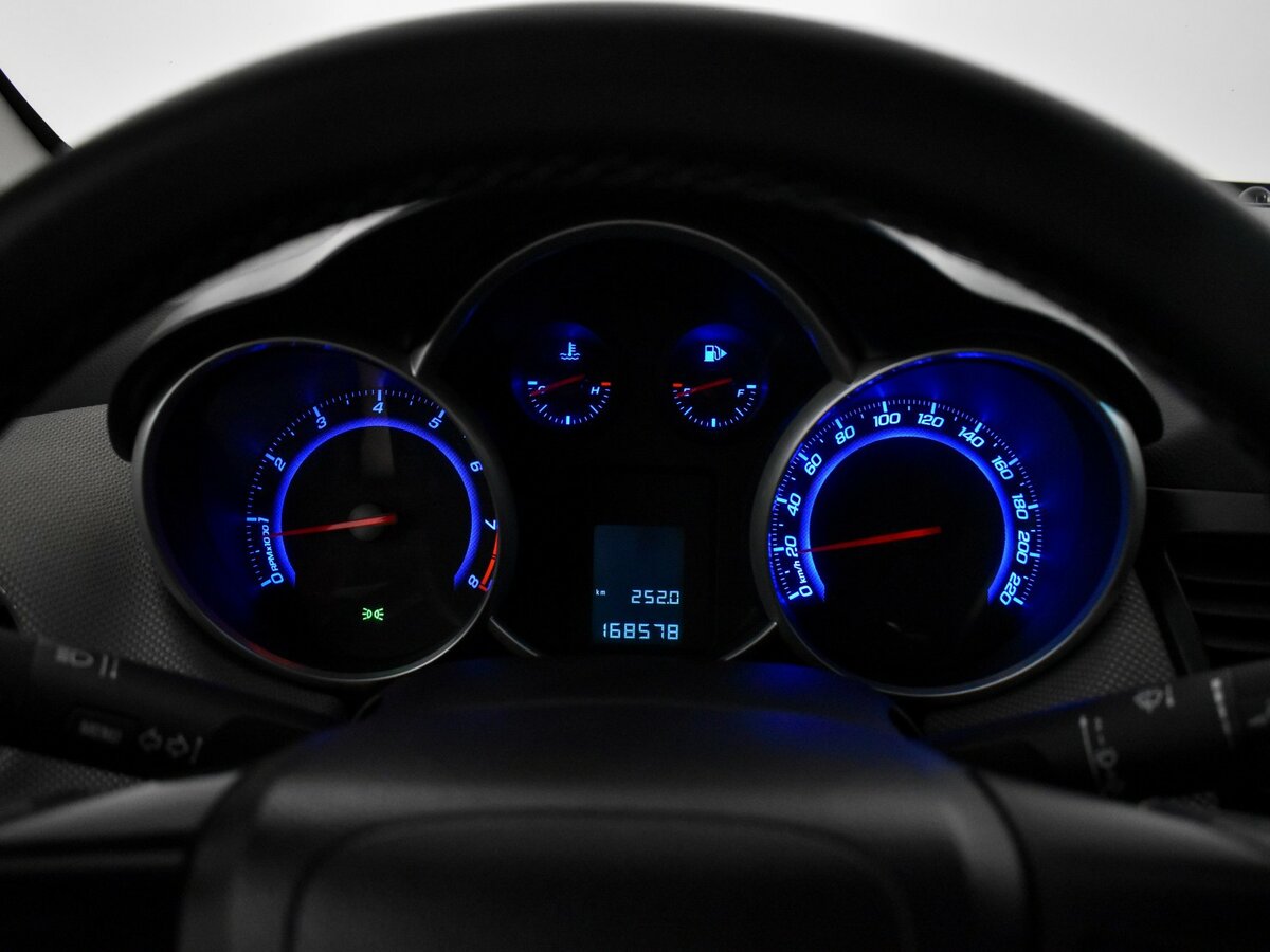 Купить Chevrolet Cruze с пробегом. Фото: #17
