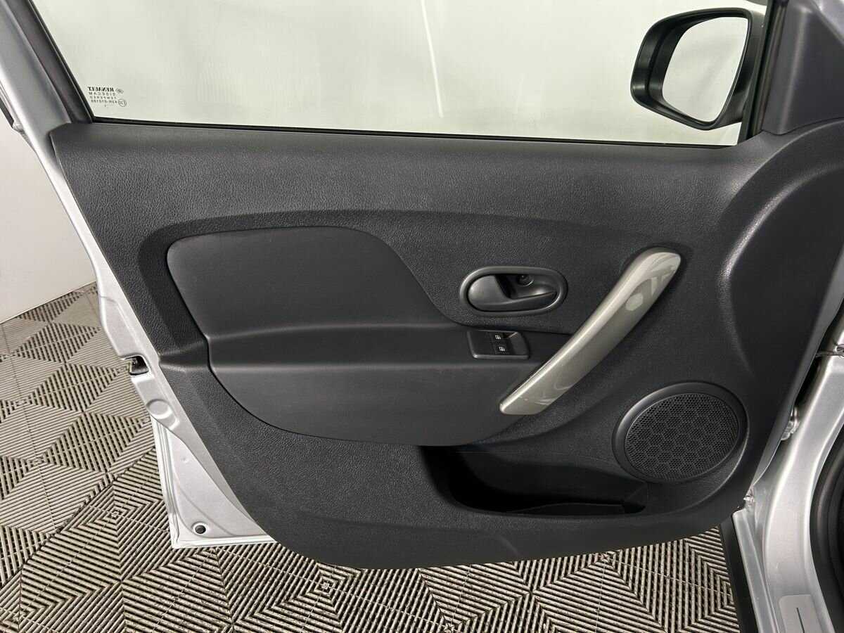 Купить Renault Sandero с пробегом. Фото: #7