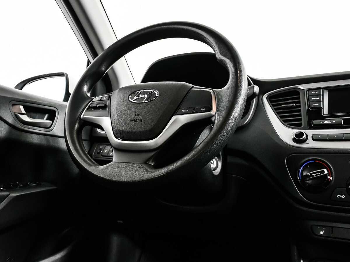 Купить Hyundai Solaris с пробегом. Фото: #11