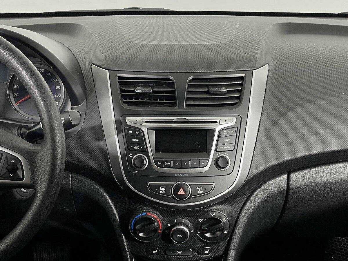 Купить Hyundai Solaris с пробегом. Фото: #11