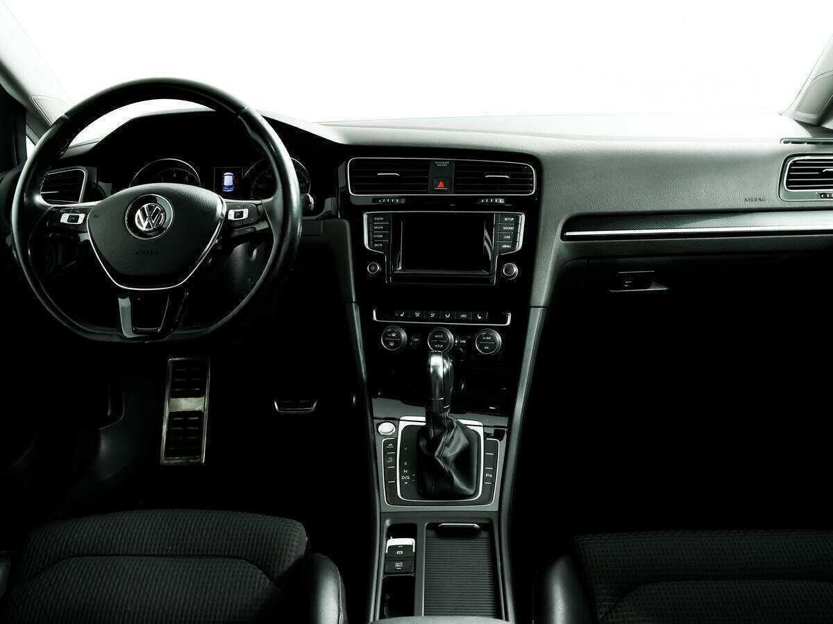 Купить Volkswagen Golf с пробегом. Фото: #10