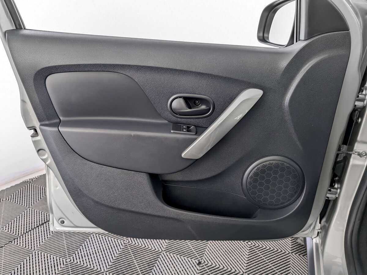 Купить Renault Sandero с пробегом. Фото: #16