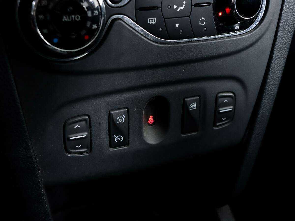 Купить Renault Sandero с пробегом. Фото: #12