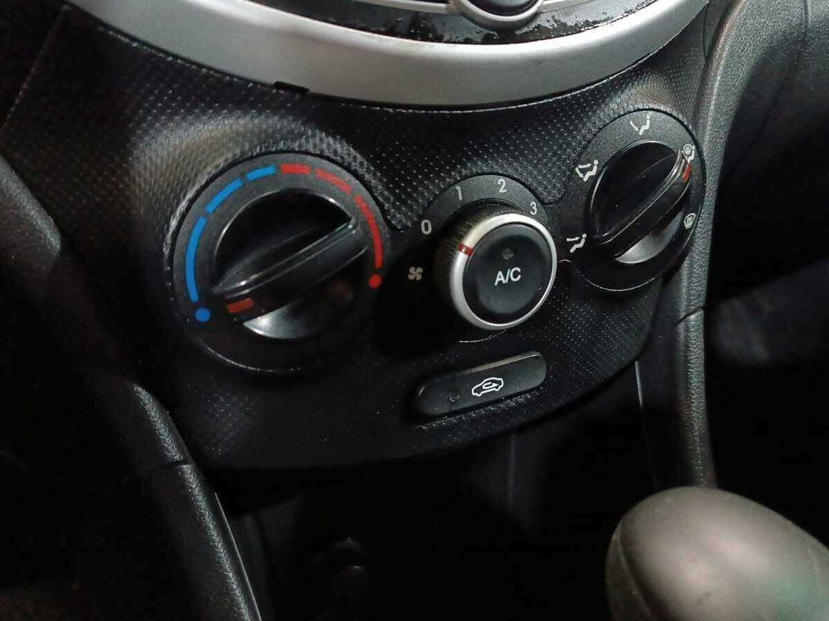 Купить Hyundai Solaris с пробегом. Фото: #13