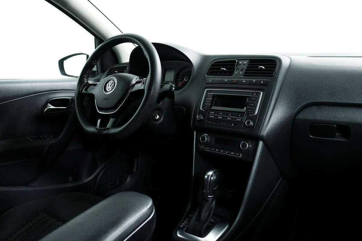 Купить Volkswagen Polo с пробегом. Фото: #8
