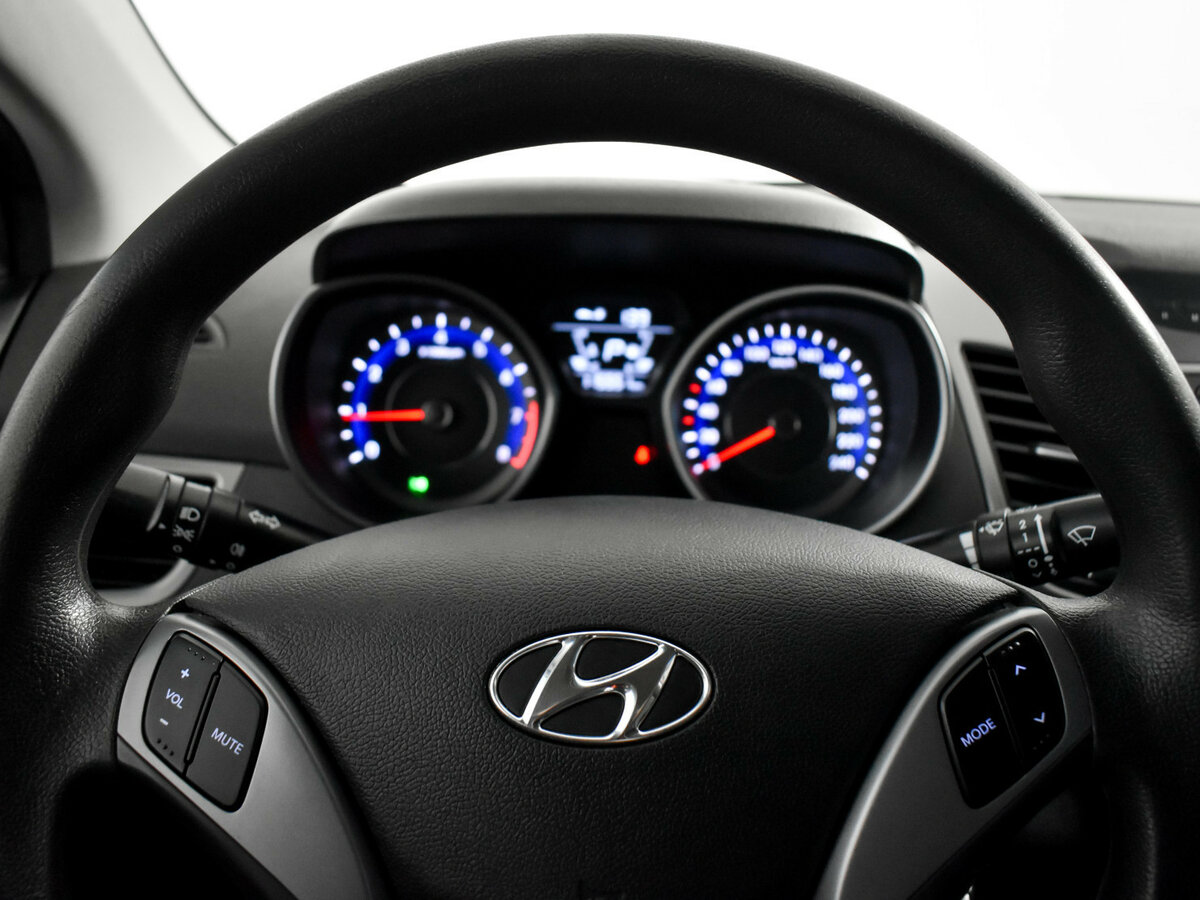 Купить Hyundai Elantra с пробегом. Фото: #15