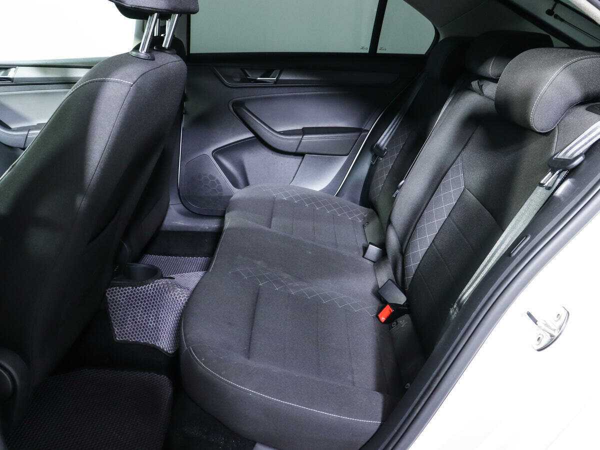 Купить Skoda Rapid с пробегом. Фото: #9