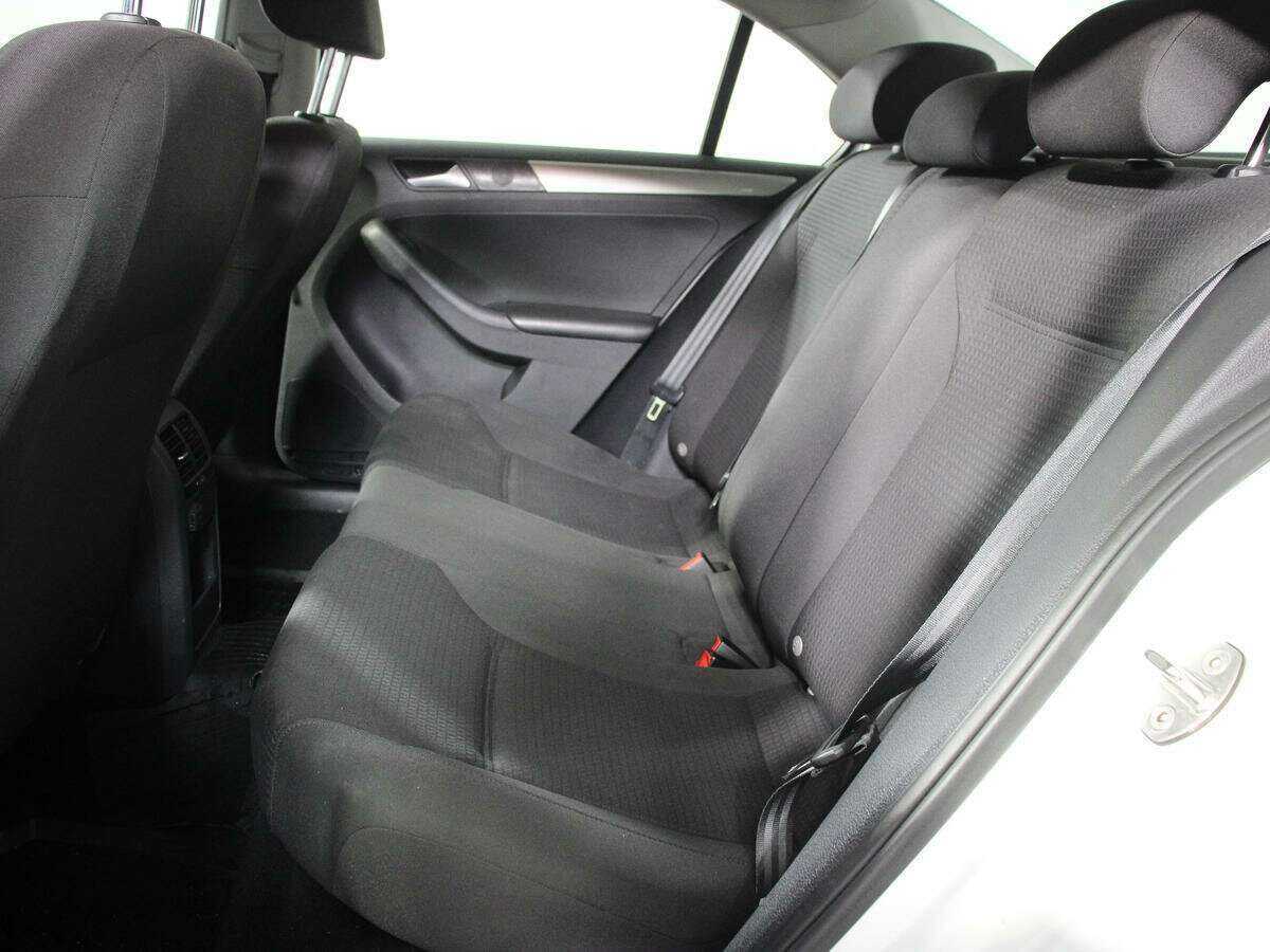 Купить Volkswagen Jetta с пробегом. Фото: #9