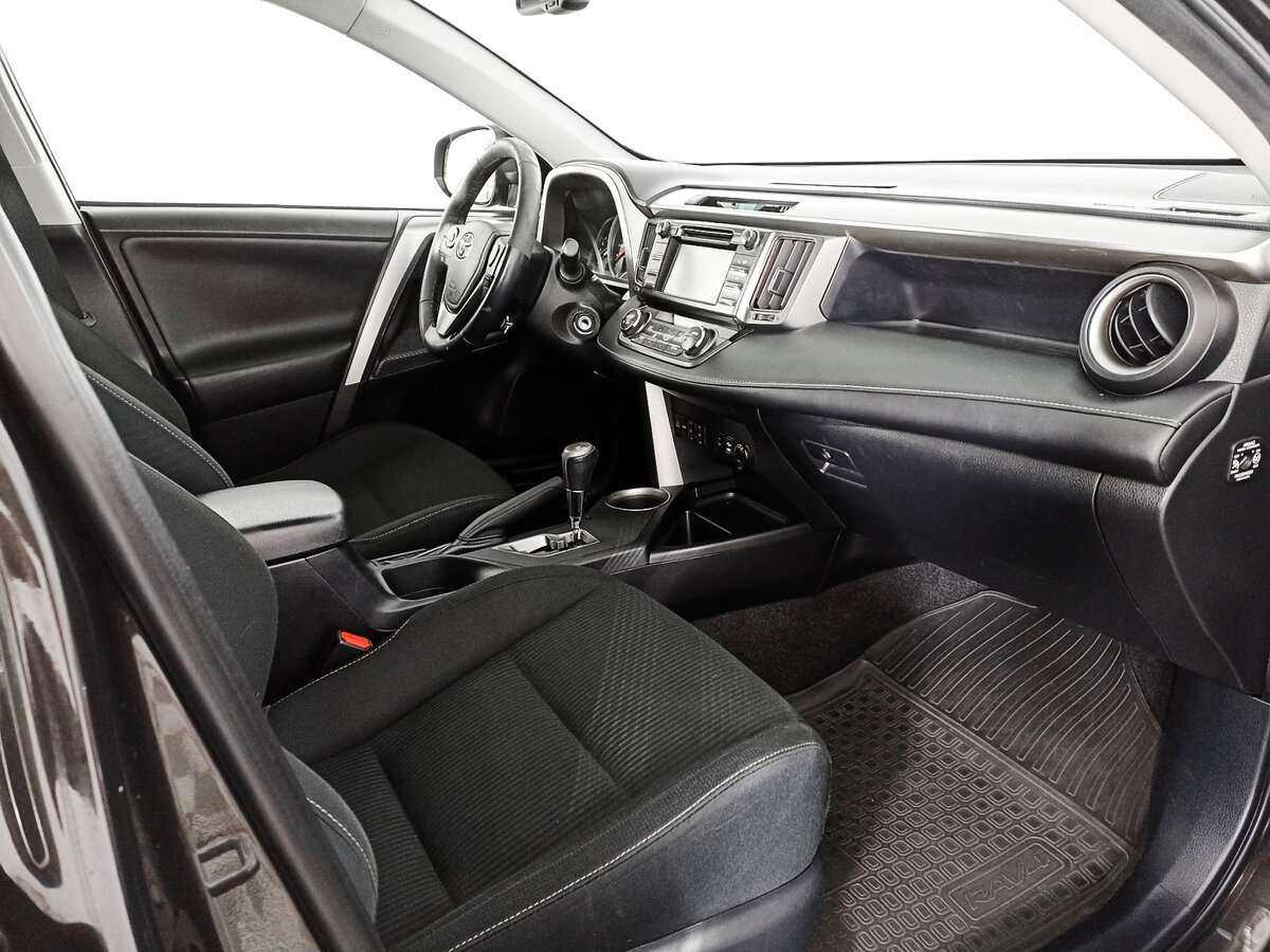 Купить Toyota RAV4 с пробегом. Фото: #8