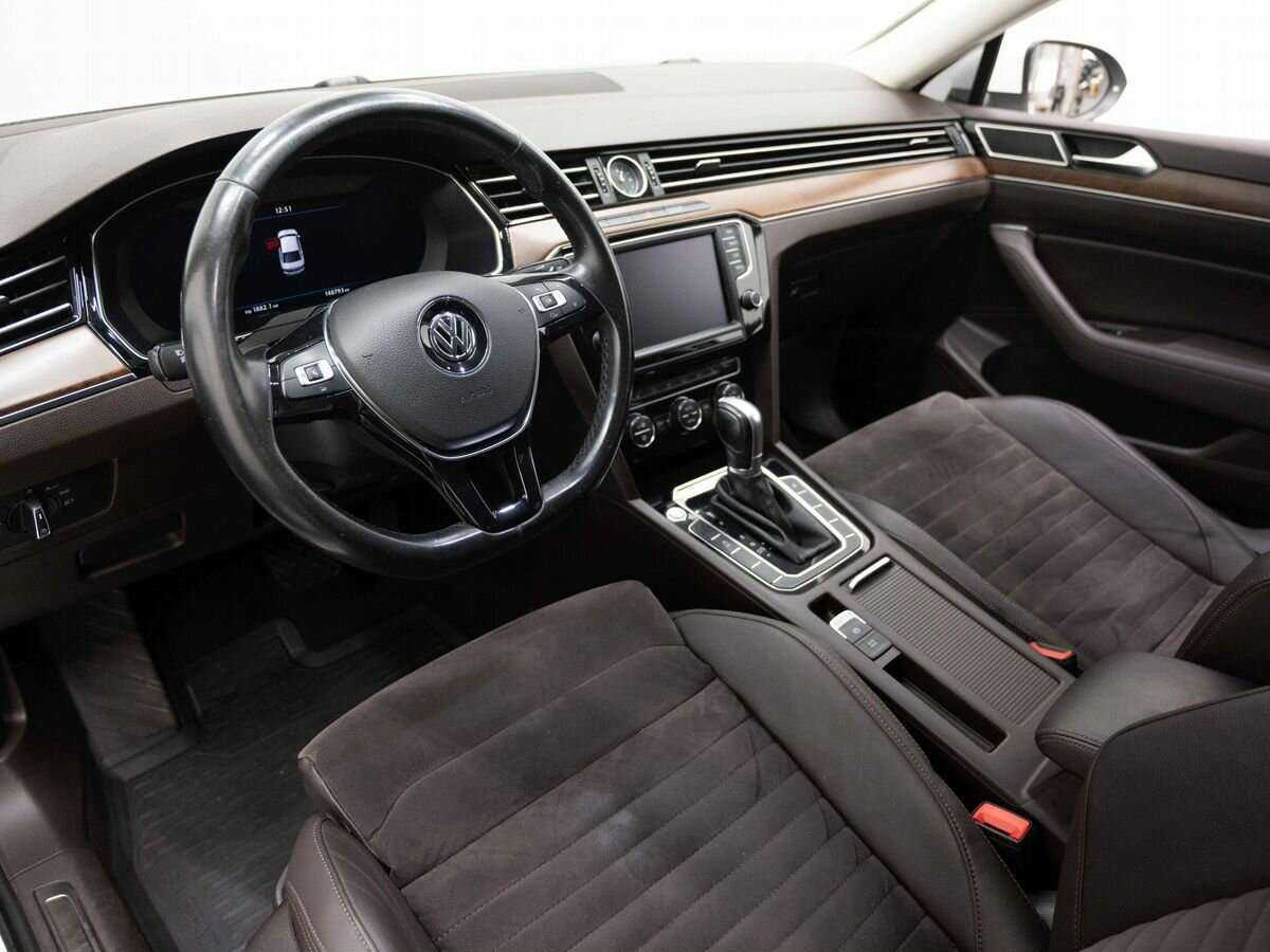 Купить Volkswagen Passat с пробегом. Фото: #6