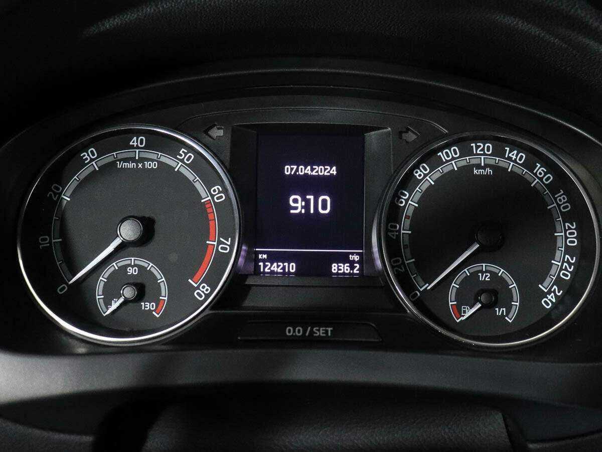 Купить Skoda Rapid с пробегом. Фото: #8