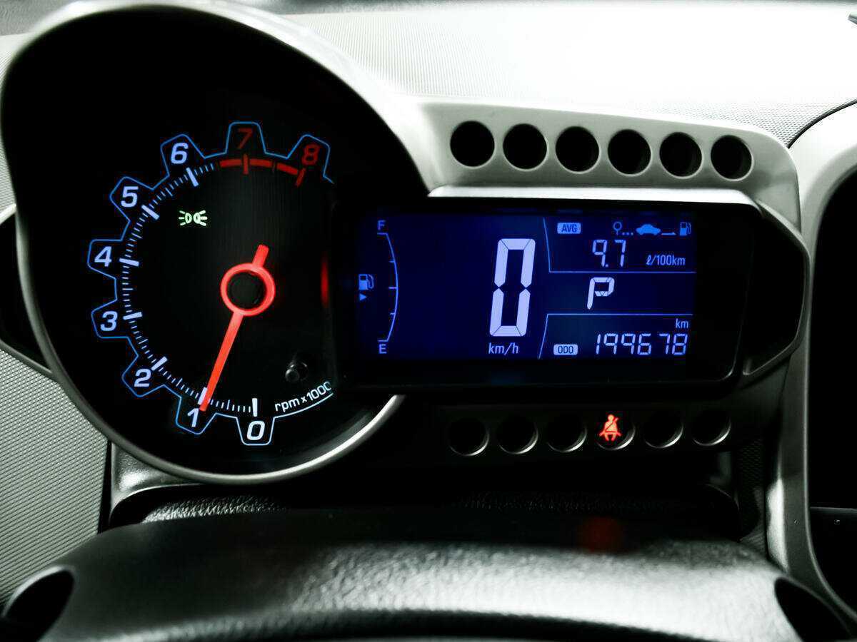 Купить Chevrolet Aveo с пробегом. Фото: #9