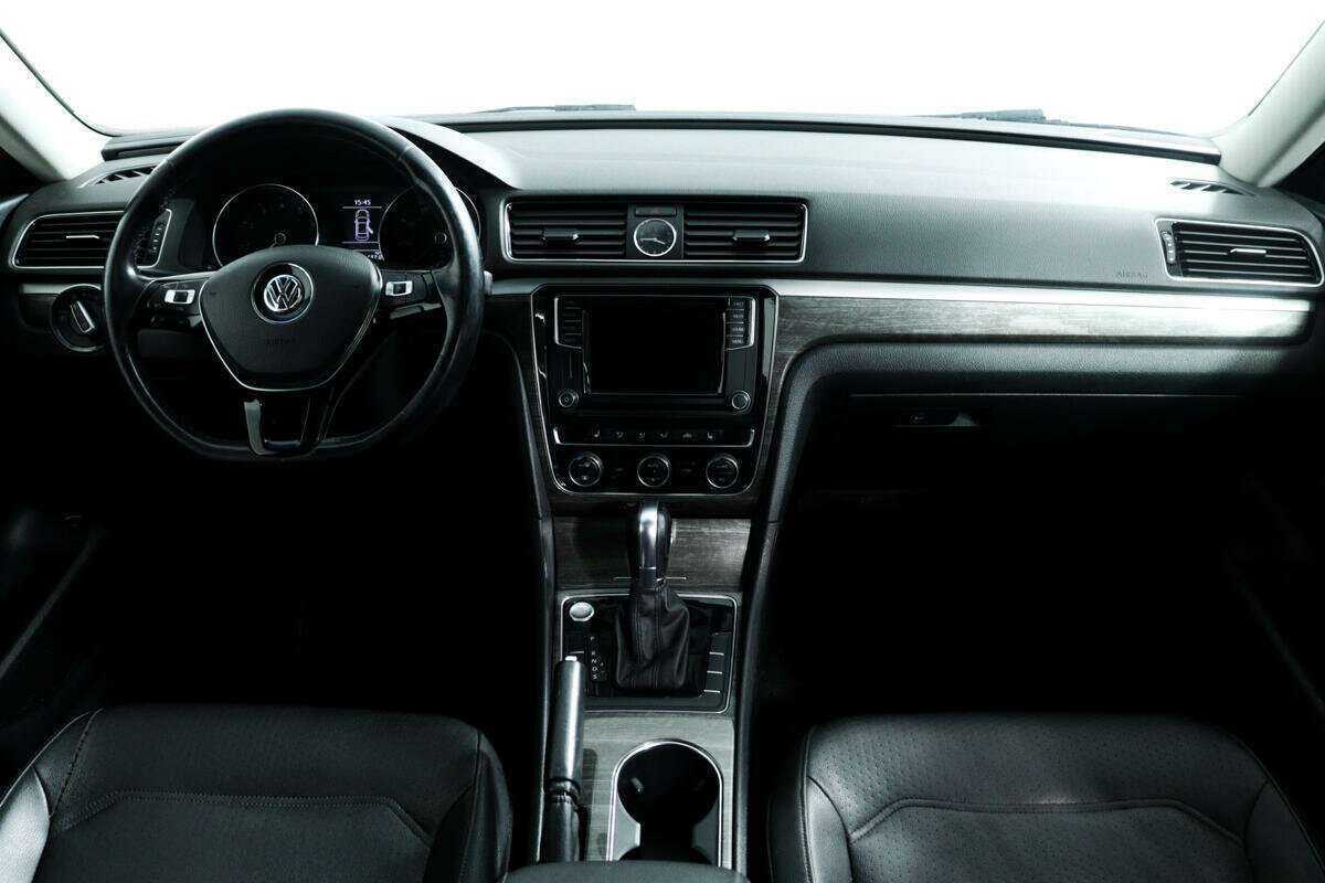 Купить Volkswagen Passat с пробегом. Фото: #10